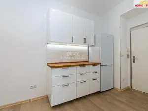 Pronájem bytu 2+kk, Praha - Libeň, Novovysočanská, 37 m2