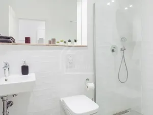 Pronájem bytu 3+kk, Praha, Pernerova, 85 m2