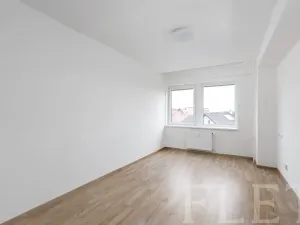 Pronájem bytu 1+kk, Praha - Jinonice, Peroutkova, 26 m2