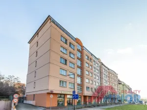 Pronájem garážového stání, Praha - Libeň, Na žertvách, 13 m2