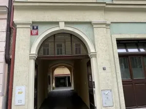 Pronájem garážového stání, Praha - Vinohrady, Rybalkova, 20 m2