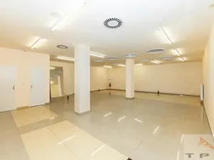 Pronájem obchodního prostoru, Karlovy Vary, Divadelní náměstí, 100 m2
