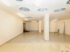 Pronájem obchodního prostoru, Karlovy Vary, Divadelní náměstí, 100 m2