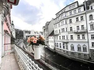 Prodej bytu 4+1, Karlovy Vary, Vřídelní, 160 m2