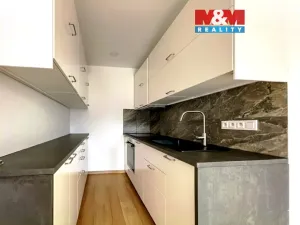Pronájem bytu 2+kk, Praha - Kobylisy, Famfulíkova, 44 m2
