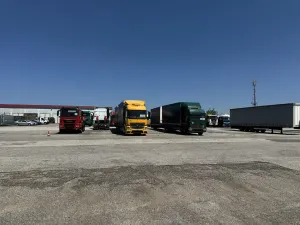 Pronájem komerčního pozemku, Holubice, 700 m2