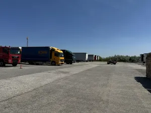 Pronájem komerčního pozemku, Holubice, 700 m2