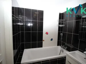 Prodej bytu 3+1, Karlovy Vary, Krušnohorská, 68 m2