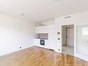Pronájem bytu 1+kk, Praha - Smíchov, Grafická, 31 m2