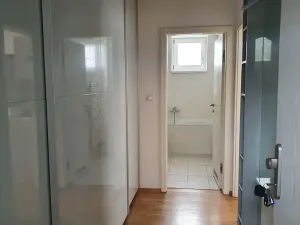 Pronájem bytu 1+kk, Praha - Modřany, Spinozova, 38 m2