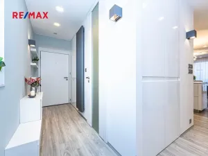 Pronájem bytu 2+kk, Praha - Strašnice, Novostrašnická, 68 m2