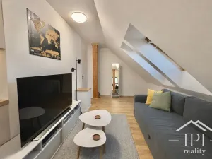 Prodej bytu 2+kk, Praha - Holešovice, Komunardů, 53 m2