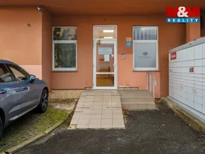 Pronájem obchodního prostoru, Ústí nad Labem - Severní Terasa, Šrámkova, 181 m2