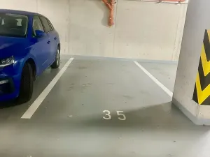 Pronájem garážového stání, Praha - Strašnice, Třebohostická, 14 m2