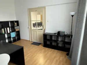 Pronájem kanceláře, Pardubice - Zelené Předměstí, třída Míru, 16 m2