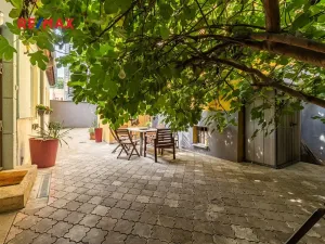 Prodej obchodního prostoru, Praha - Karlín, Pernerova, 60 m2