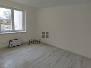 Prodej bytu 3+1, Mladá Vožice, Husovo náměstí, 80 m2