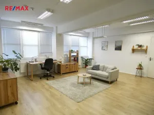 Pronájem kanceláře, Praha - Hloubětín, Nademlejnská, 77 m2