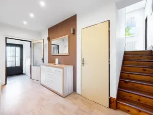 Prodej vícegeneračního domu, Jenštejn, 200 m2