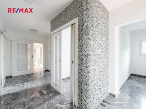 Prodej komerční nemovitosti, Měchenice, Hlavní, 330 m2