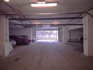 Pronájem garážového stání, Brno, 15 m2