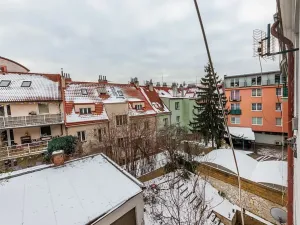 Pronájem bytu 2+1, Praha - Kobylisy, U třešňovky, 68 m2