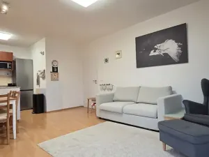 Prodej bytu 3+kk, Zbuzany, Lomená, 72 m2