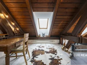 Prodej atypického bytu, Mikulov, Komenského, 164 m2