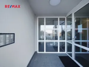 Pronájem bytu 1+kk, Praha - Černý Most, Doležalova, 33 m2