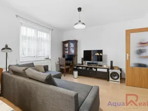 Prodej bytu 2+kk, Karlovy Vary, nám. V. Řezáče, 68 m2