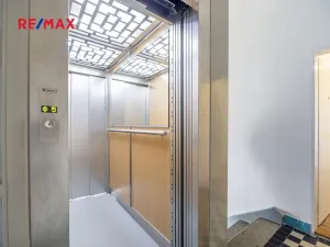 Pronájem bytu 2+1, Praha - Podolí, Podolská, 57 m2