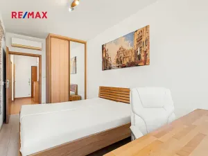 Pronájem bytu 2+kk, Praha - Vysočany, Podkovářská, 54 m2