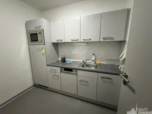 Pronájem kanceláře, Praha - Smíchov, Karla Engliše, 1006 m2