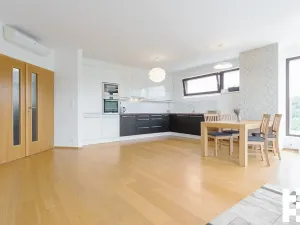 Pronájem bytu 3+kk, Praha - Hloubětín, Nademlejnská, 92 m2
