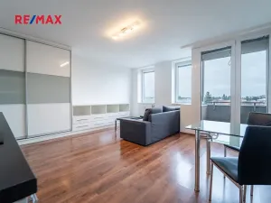 Pronájem bytu 1+kk, Velký Osek, U hřiště, 33 m2