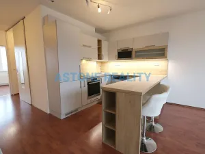 Pronájem bytu 2+kk, Praha - Vysočany, Skloněná, 60 m2