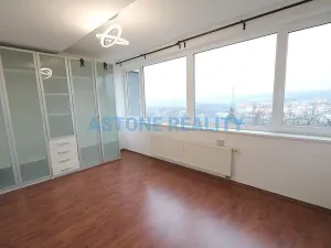 Pronájem bytu 2+kk, Praha - Vysočany, Skloněná, 60 m2