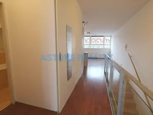 Pronájem bytu 2+kk, Praha - Vysočany, Skloněná, 60 m2