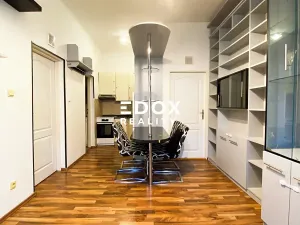 Prodej bytu 2+kk, Praha - Smíchov, U Santošky, 39 m2