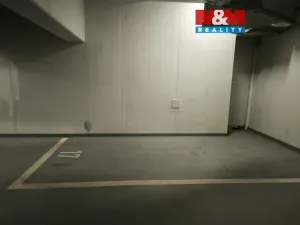 Pronájem garážového stání, Karlovy Vary, Divadelní náměstí, 19 m2