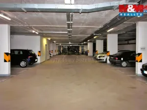 Prodej garážového stání, Praha, Poděbradská, 12 m2