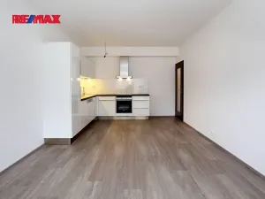 Pronájem bytu 2+kk, Praha - Střížkov, Zakšínská, 55 m2