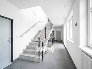 Pronájem bytu 1+kk, Praha - Michle, U plynárny, 31 m2