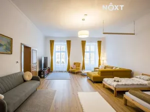 Prodej bytu 2+1, Jindřichův Hradec, nám. Míru, 100 m2