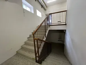 Pronájem obchodního prostoru, Praha - Horní Počernice, Komárovská, 210 m2