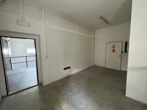 Pronájem skladu, Praha - Horní Počernice, Komárovská, 210 m2