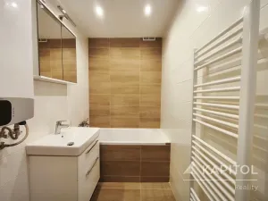 Pronájem bytu 1+1, Praha - Kobylisy, Šimůnkova, 31 m2