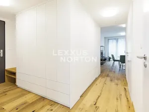 Pronájem bytu 2+kk, Praha - Karlín, Sokolovská, 52 m2