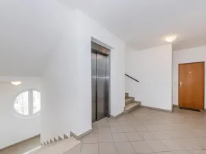 Pronájem bytu 1+kk, Praha - Libeň, Nad Okrouhlíkem, 42 m2