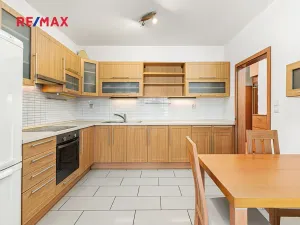 Pronájem bytu 2+kk, Praha - Vysočany, Podkovářská, 54 m2